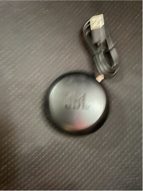 JBL Bluetooth Earbuds Black Used Charging Case and Cable Included Bluetooth